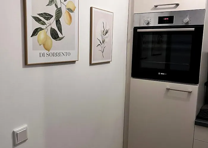 Zentrale Wohlfuehloase Mit Parkplatz