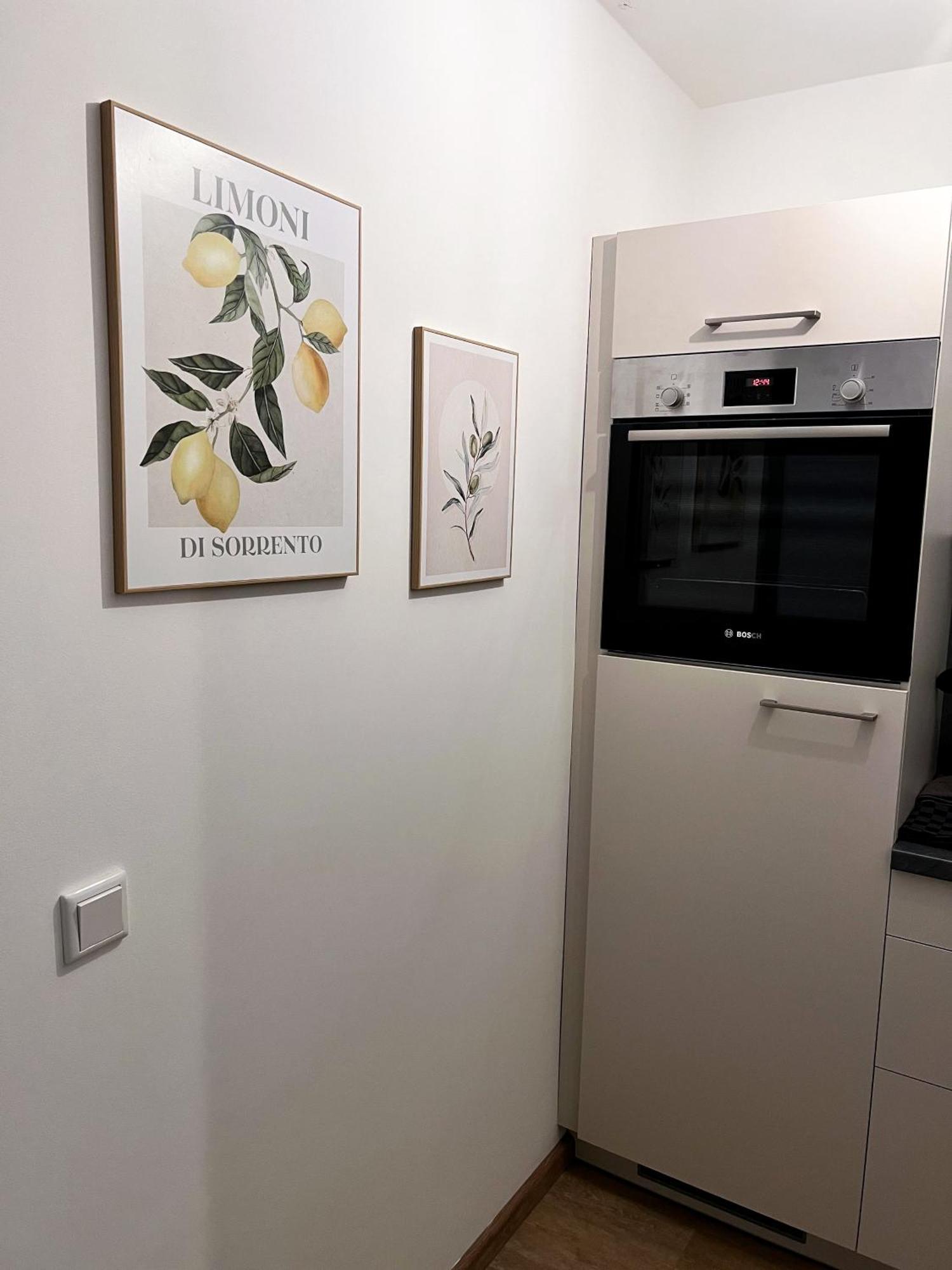 Zentrale Wohlfuehloase Mit Parkplatz *
